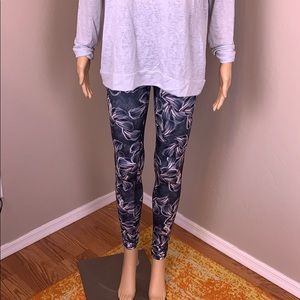 Champion Gray & Pink Floral Leggings Size XS